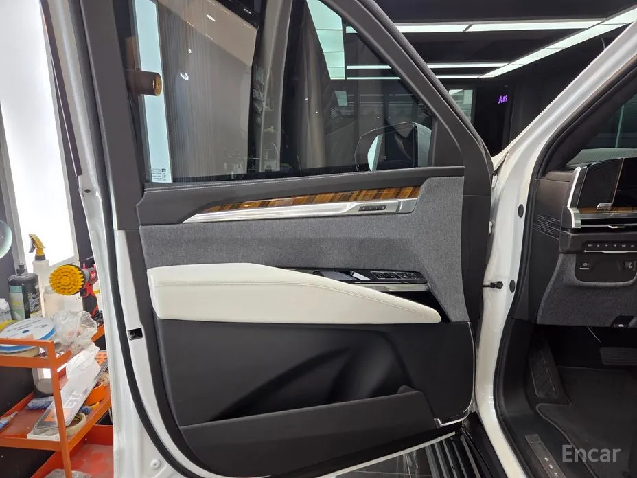 Фото 17 - Cadillac Escalade