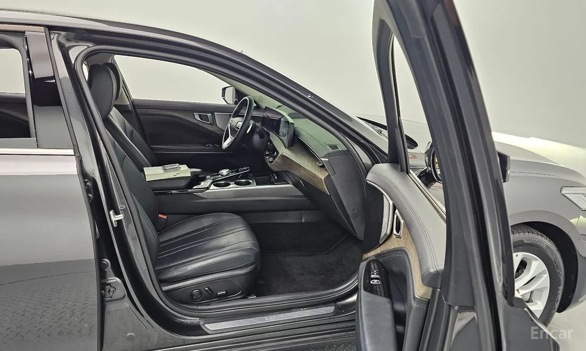 Photo 10 - Kia K8
