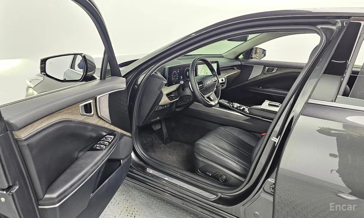 Photo 11 - Kia K8