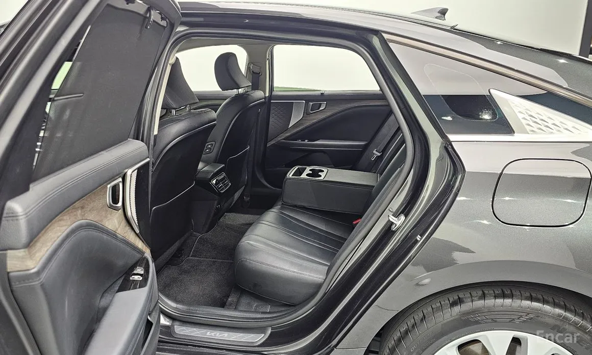 Photo 12 - Kia K8