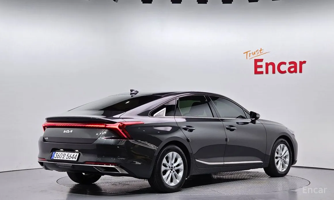 Photo 2 - Kia K8