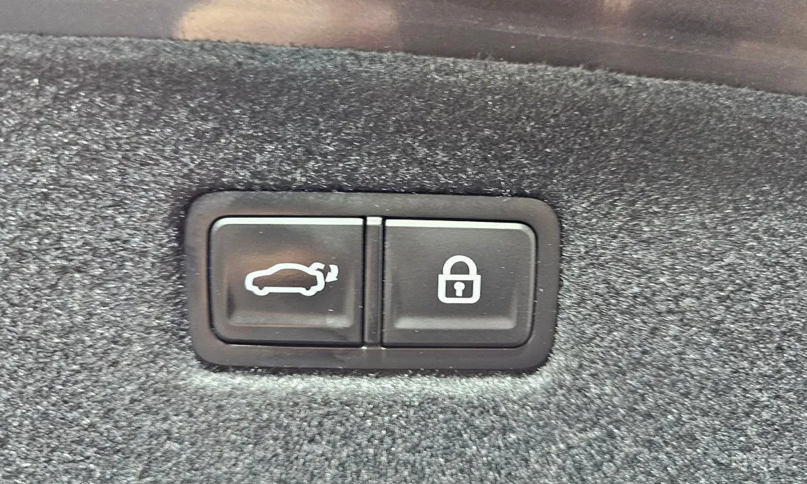 Photo 20 - Kia K8