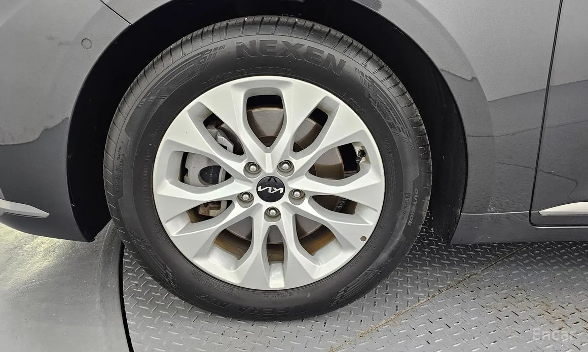 Photo 5 - Kia K8