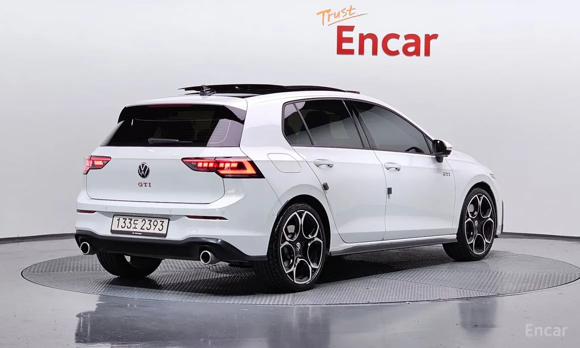 Фото 2 - Volkswagen Golf