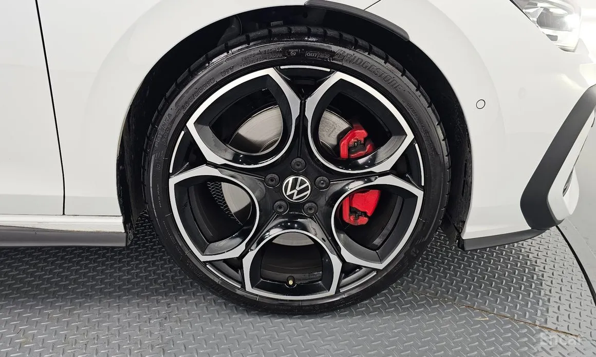 Фото 5 - Volkswagen Golf