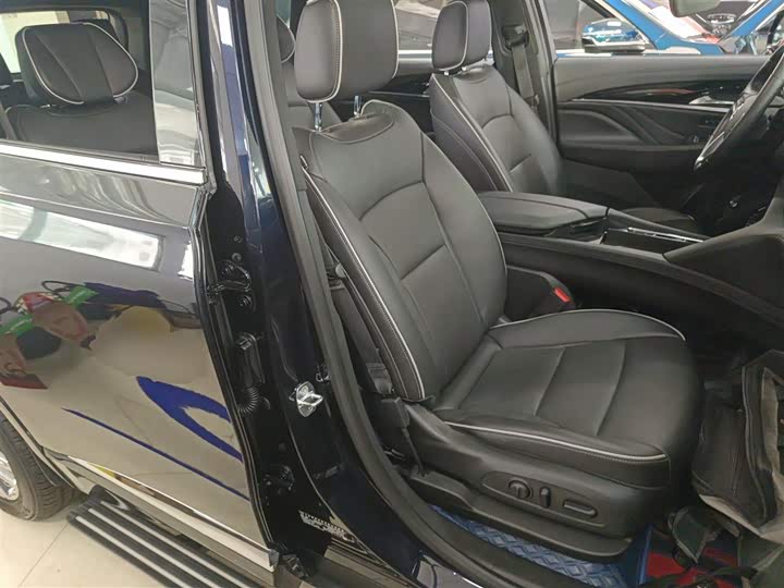 Фото 25 - Buick Enclave