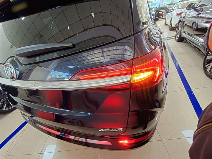 Фото 8 - Buick Enclave