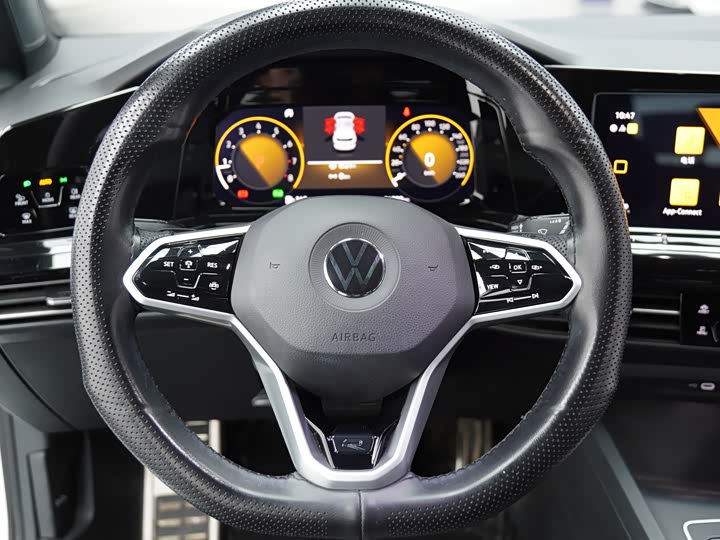 Фото 13 - Volkswagen Golf