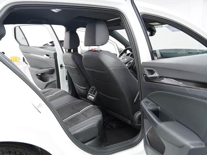 Фото 19 - Volkswagen Golf