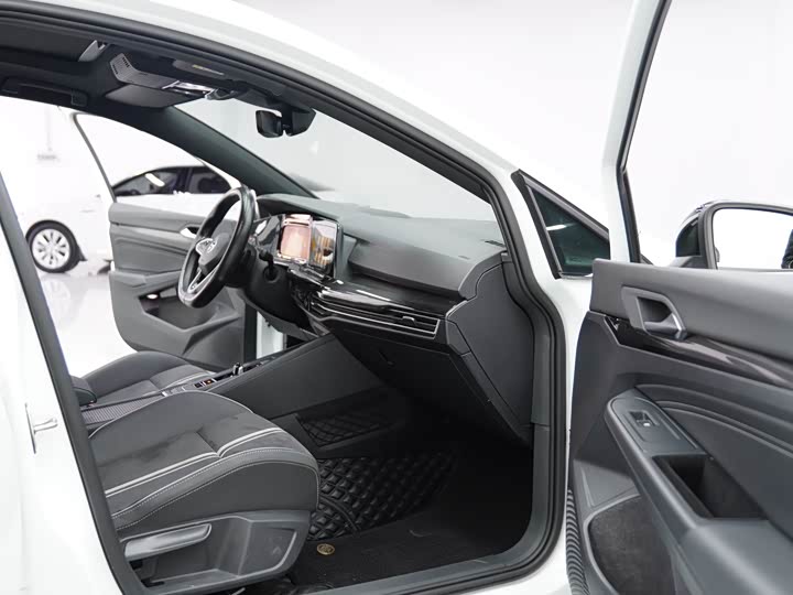 Фото 20 - Volkswagen Golf