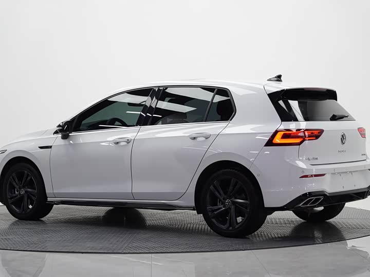 Фото 3 - Volkswagen Golf