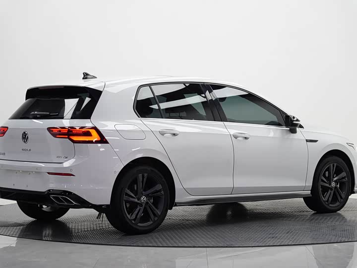 Фото 5 - Volkswagen Golf