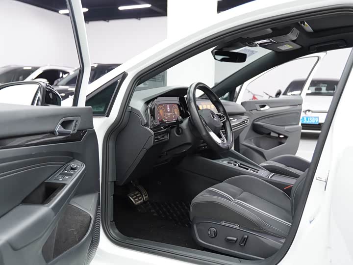 Фото 9 - Volkswagen Golf