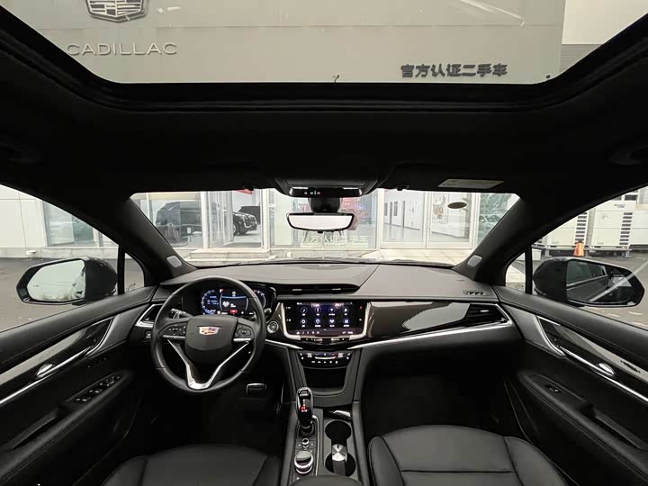 Фото 18 - Cadillac XT6