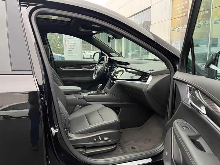 Фото 19 - Cadillac XT6