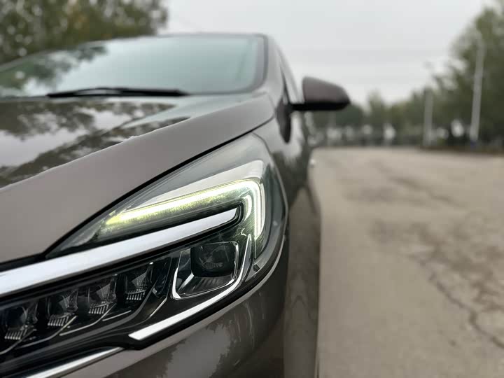 Фото 15 - Buick GL8 ES