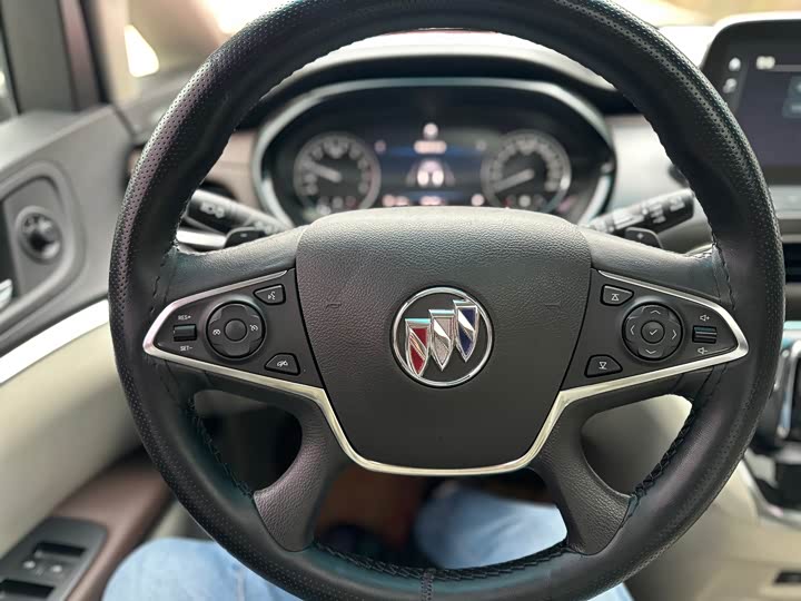 Фото 8 - Buick GL8 ES