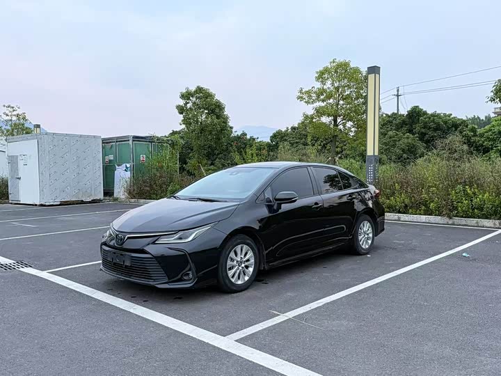 Фото 1 - Toyota Corolla