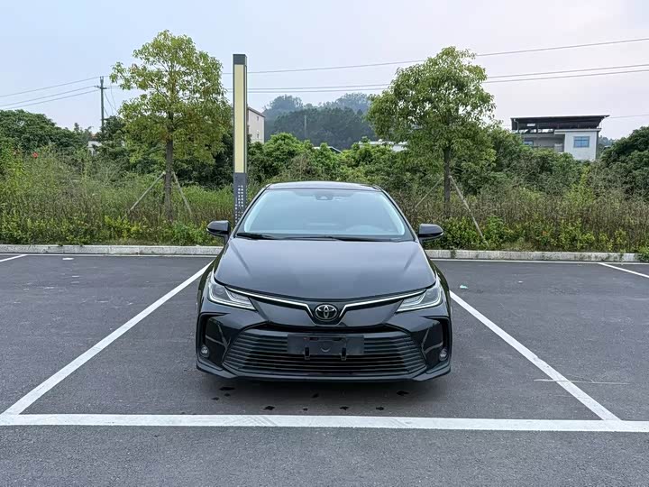 Фото 2 - Toyota Corolla