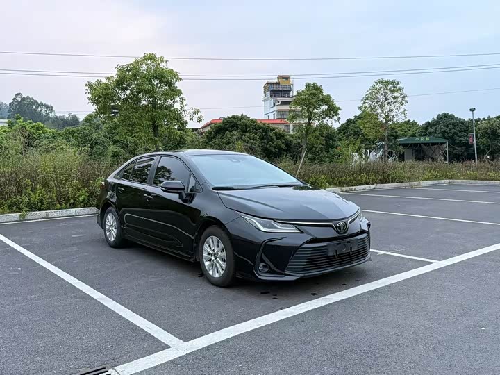 Фото 3 - Toyota Corolla