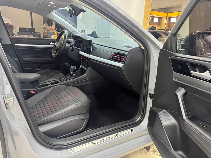 Фото 10 - Volkswagen Lavida