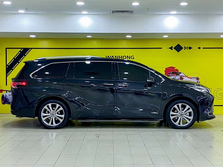 Фото 11 - Toyota Sienna