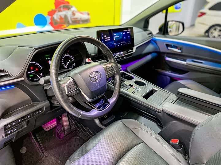 Фото 12 - Toyota Sienna