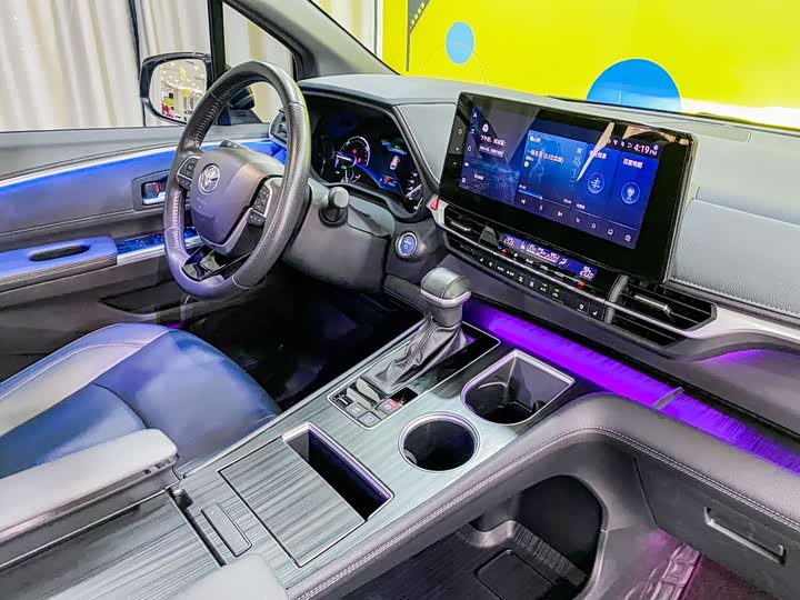 Фото 17 - Toyota Sienna