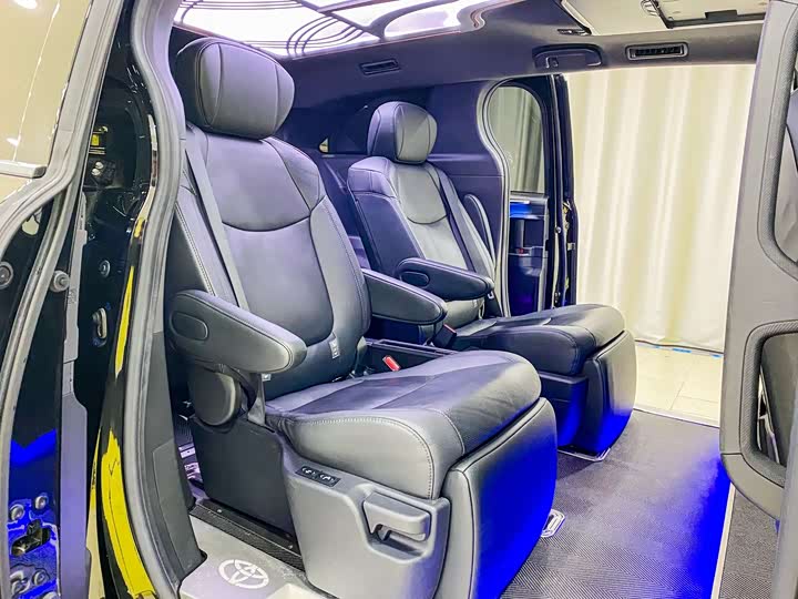 Фото 23 - Toyota Sienna