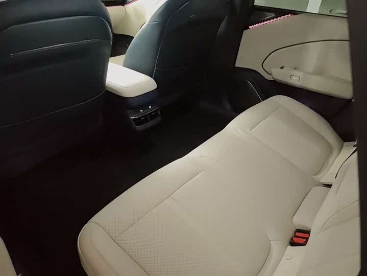 Фото 10 - Zeekr 007