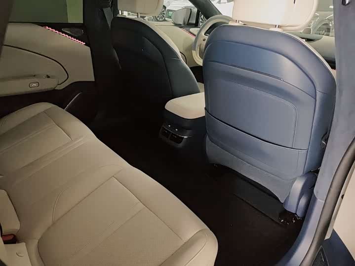 Фото 11 - Zeekr 007