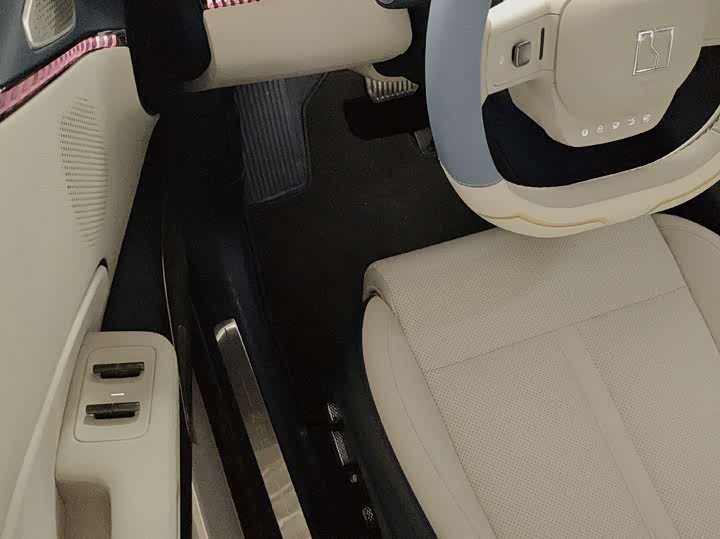 Фото 8 - Zeekr 007