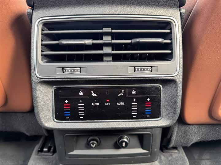 Фото 11 - Audi Q7