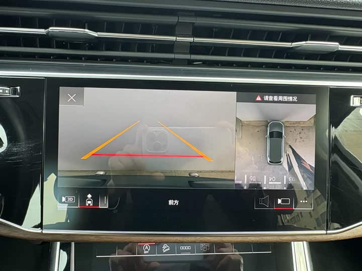 Фото 16 - Audi Q7