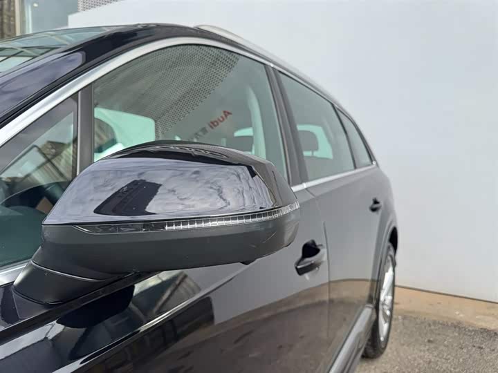 Фото 22 - Audi Q7