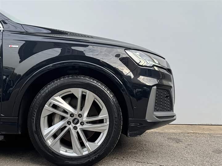 Фото 26 - Audi Q7