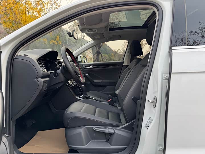 Фото 11 - Volkswagen T-Roc