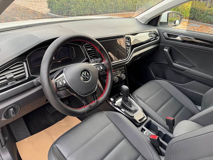 Фото 12 - Volkswagen T-Roc