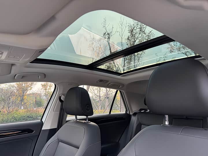 Фото 18 - Volkswagen T-Roc