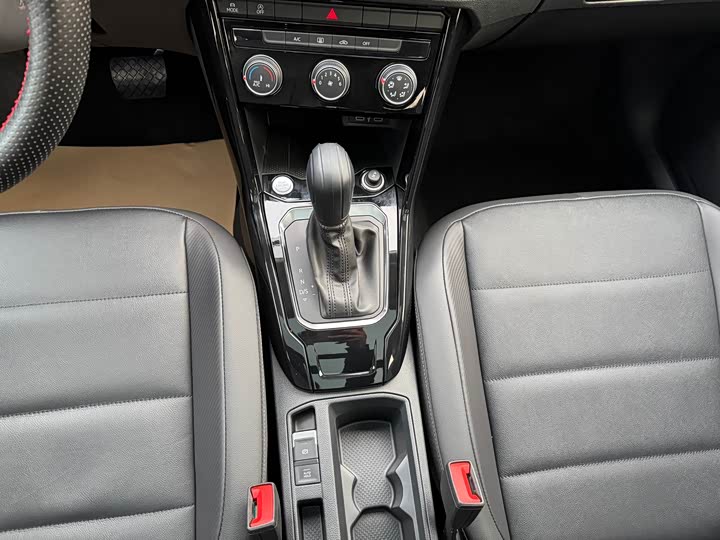 Фото 19 - Volkswagen T-Roc