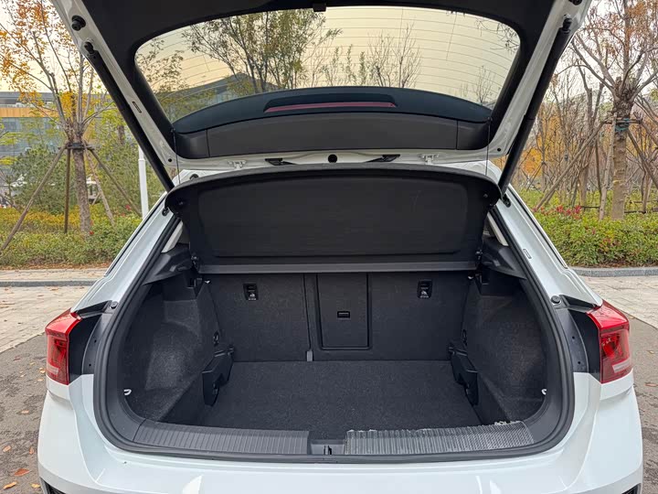 Фото 8 - Volkswagen T-Roc