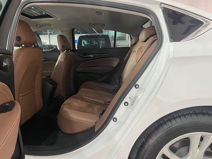 Фото 11 - Buick Regal