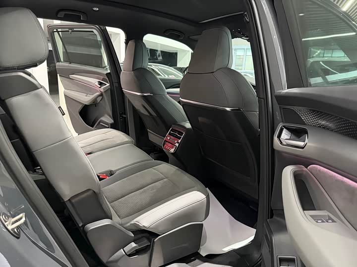 Фото 11 - Audi Q6