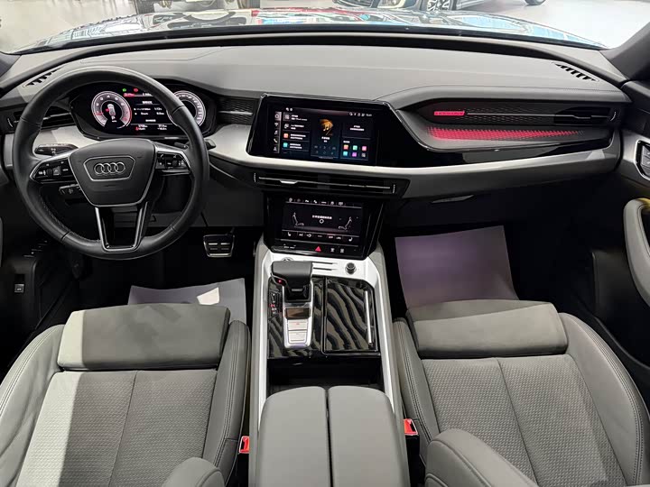 Фото 12 - Audi Q6