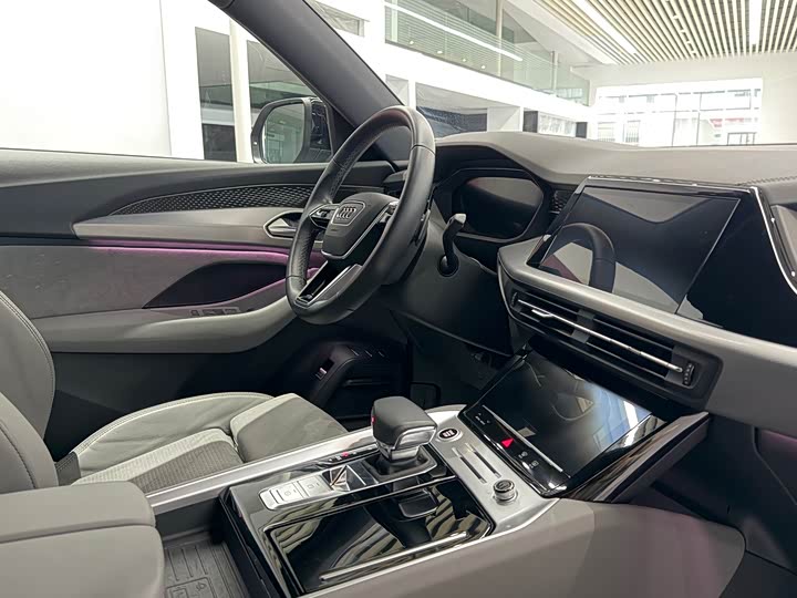 Фото 16 - Audi Q6