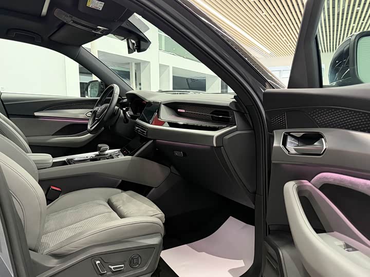 Фото 17 - Audi Q6