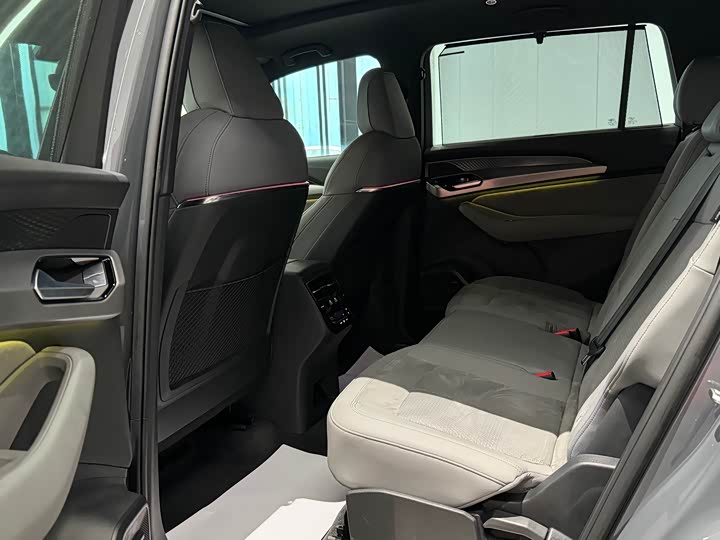 Фото 18 - Audi Q6