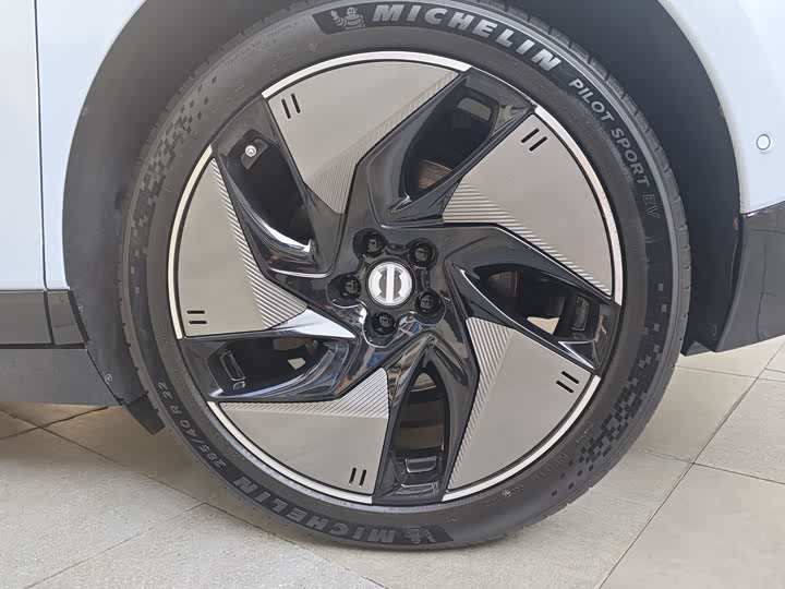 Фото 11 - HiPhi Z