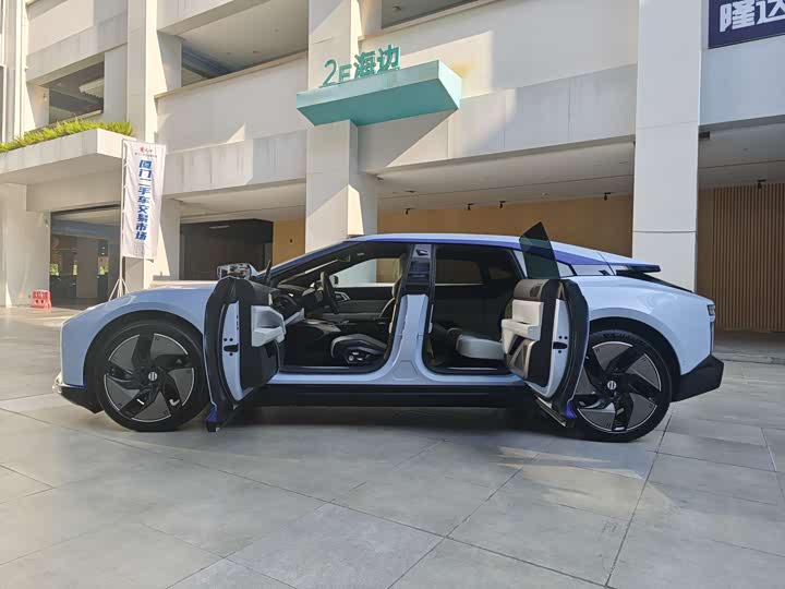 Фото 4 - HiPhi Z