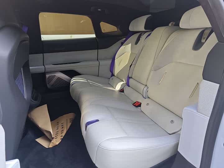 Фото 7 - HiPhi Z